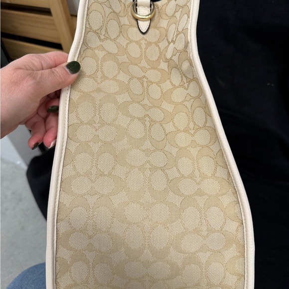 Coach City Tote with matching Coach Accordian Zip Wallet/Wristlet - Picture 9 of 15